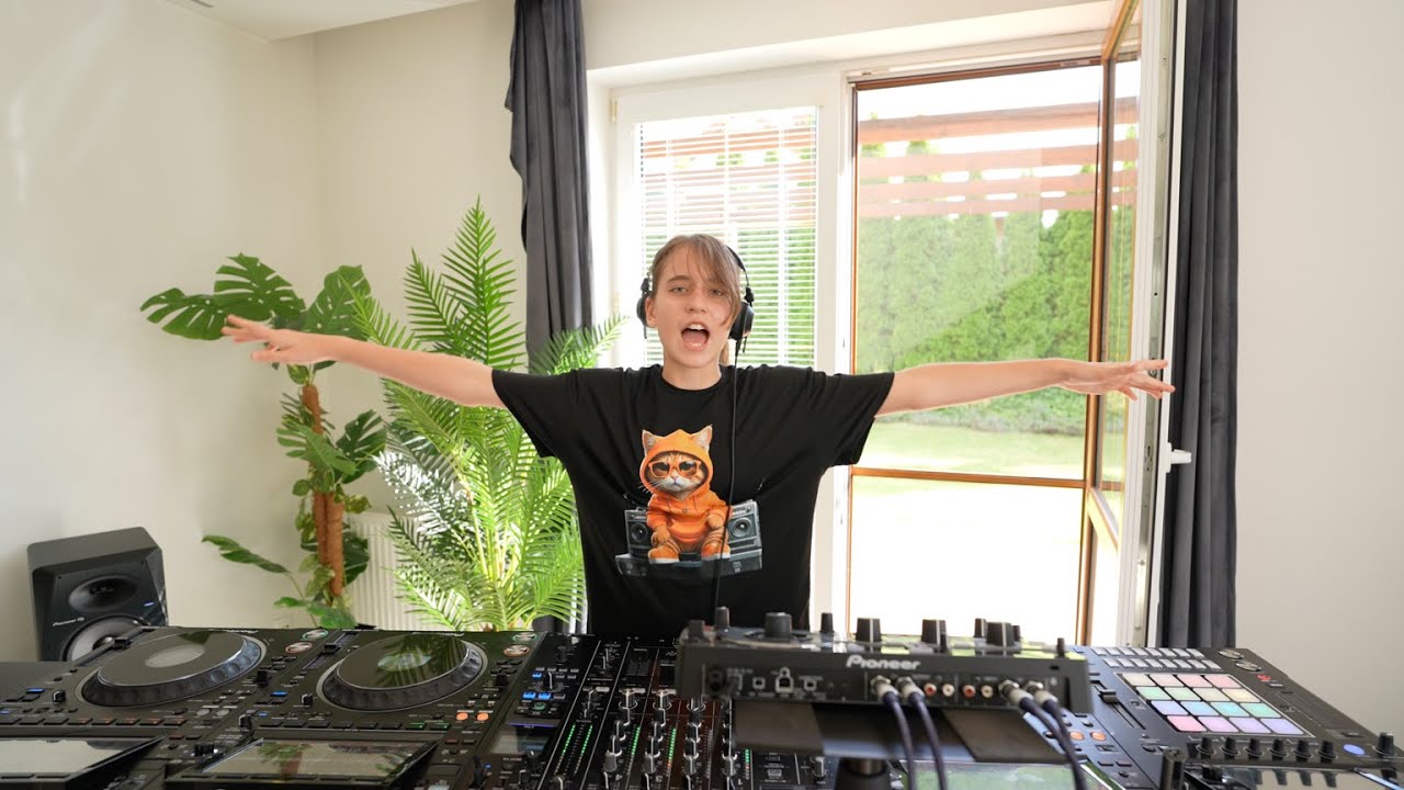 DJ GABI – TECH HOUSE Festival Warm-Up DJ Mix 🔥 I’m Training Hard & Ready to Play Big! 💪🎶