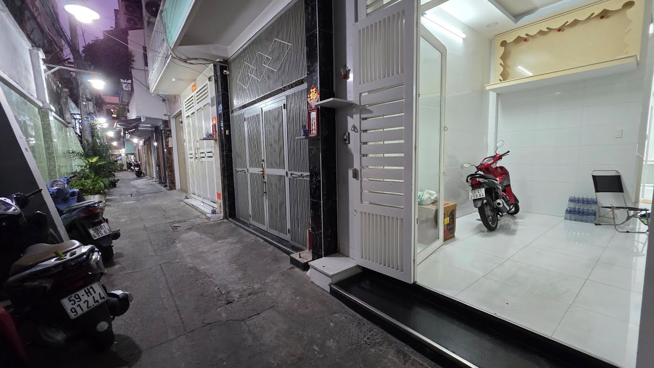 Không ngờ nay phố ăn uống người hoa lại có căn nhà giá rẻ như này, chủ đang ngộp lắm