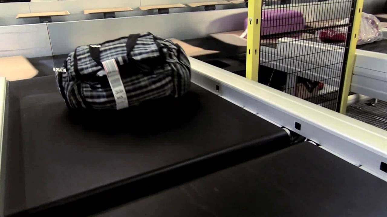 Baggage Handling with Tilt-Tray Sorter | BEUMER Group