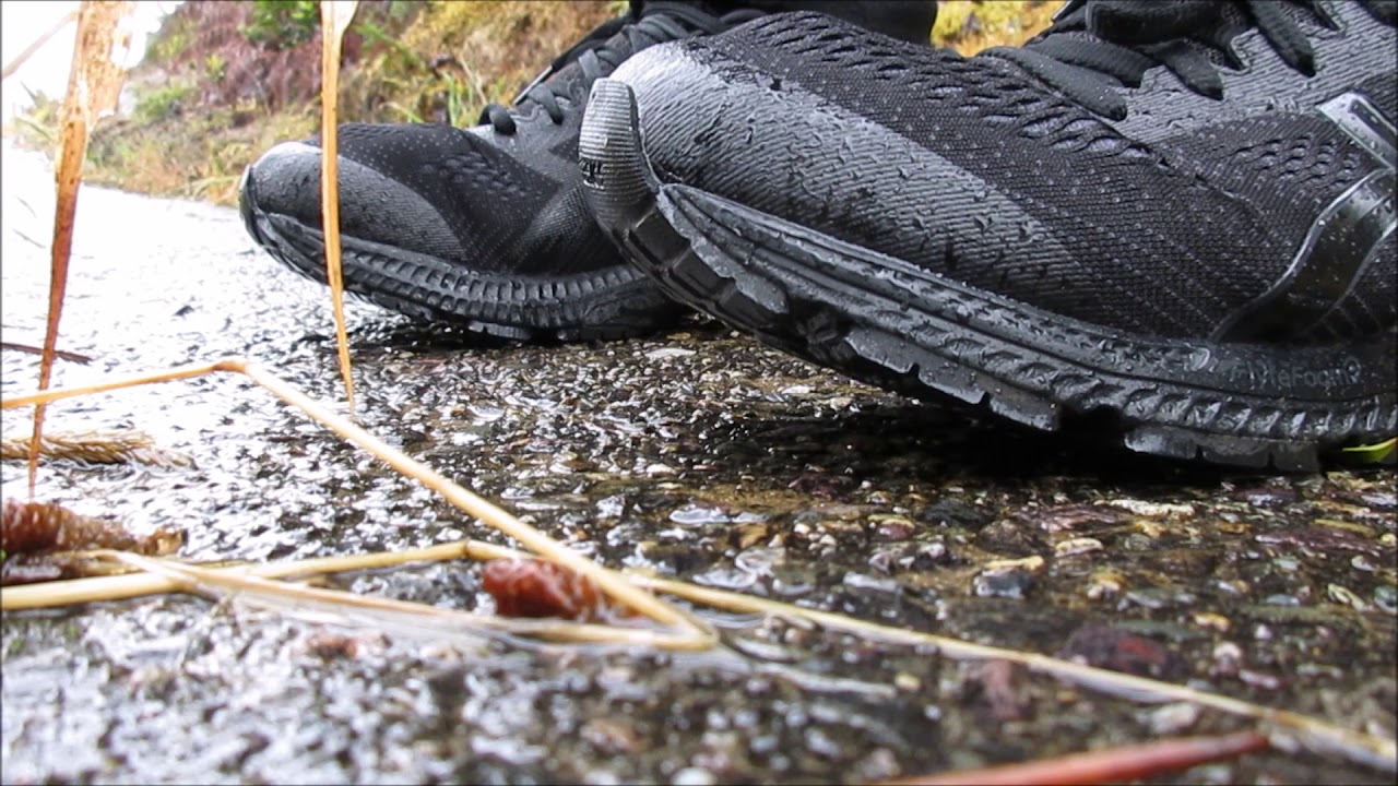 Kayano 26 black wet 1