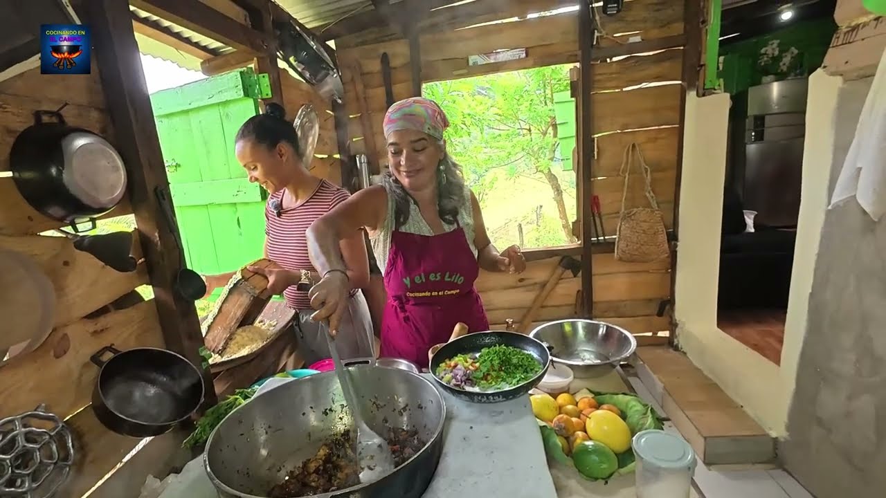 La COCINA más LINDA del CAMPO de RD ahí COCINAMOS un RICO LOGRIO de CHICHARRON para muchas PERSONAS