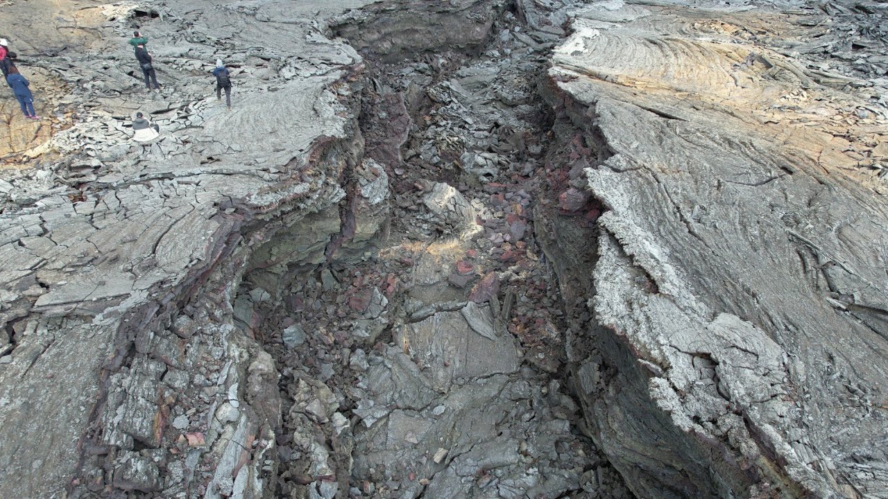 Lava Channel formed during 2021 lava flow: closeup flyover 4K