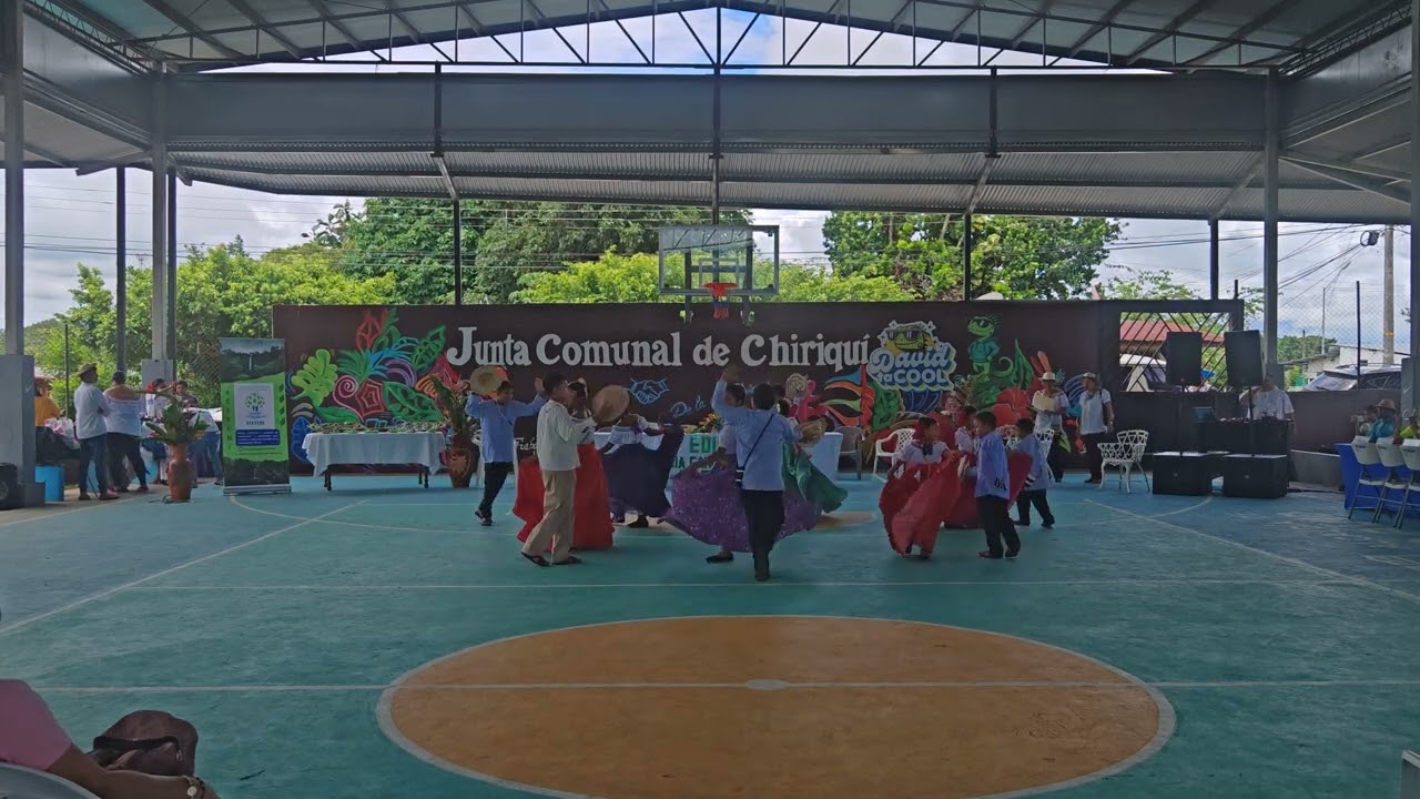 Conjunto folclórico sobeida Franco Escuela de Chiriquí  1° feria de camino al mar Chiriquí 