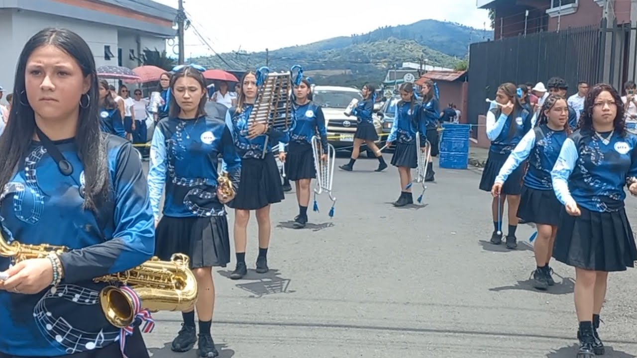 Liceo Bilingüe de Naranjo y Colegio Candelaria. Desfile 203 años de independencia