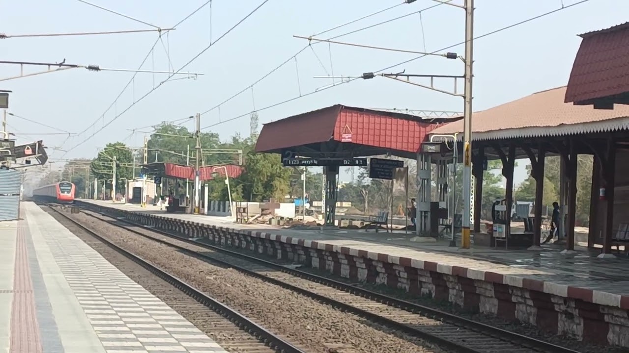 वंदे भारत एक्सप्रेस #youtubeshort #tending #reels #viralvideo #travel #train #