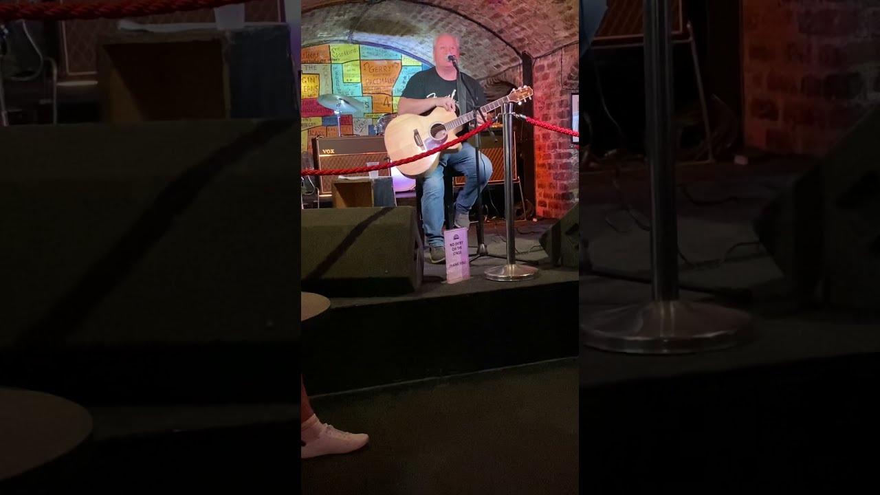 Duelling Banjos on one guitar at The Cavern Club Liverpool .  07/09/2021