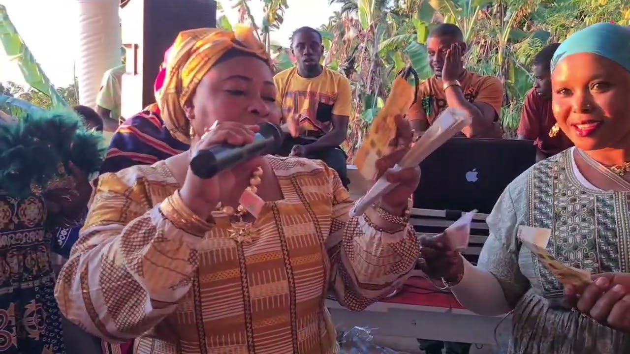 oukoumbi de Hayati Mahamoud et de Azali Hassani Dimadjou itsandra 
