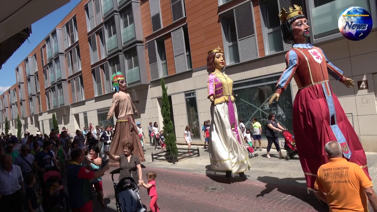Gigantes y cabezudos en San Fernando de Henares