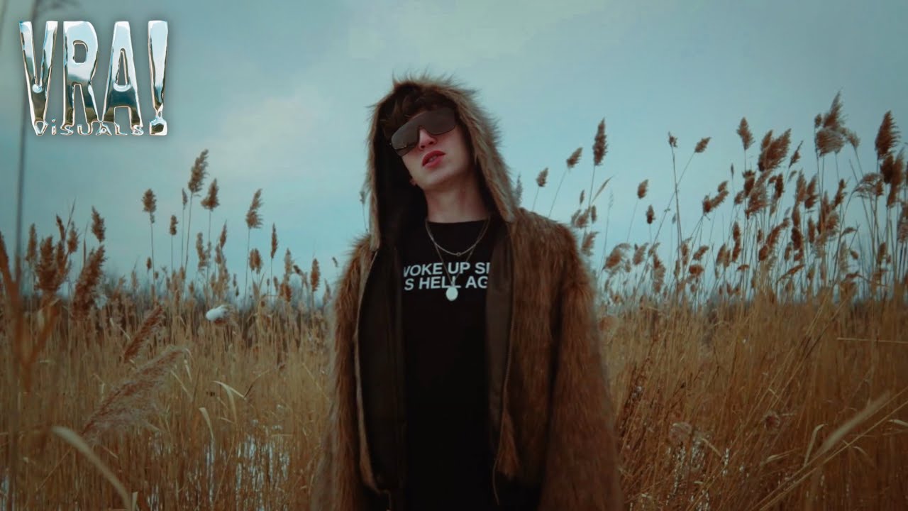 AKAI - paketdhoes (dir. by veyby)