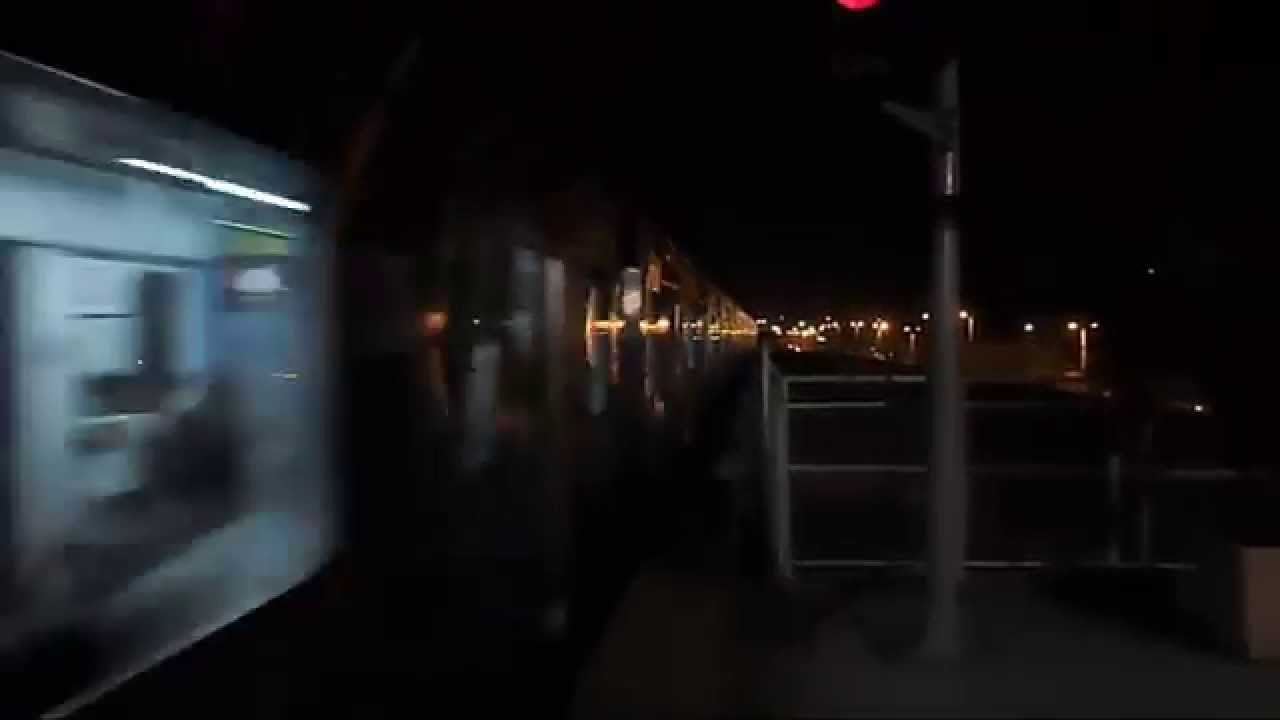 Trem Chin&ecirc;s da SuperVia CNR S&eacute;rie 3000 Partindo de Manguinhos Rumo a Saracuruna.
