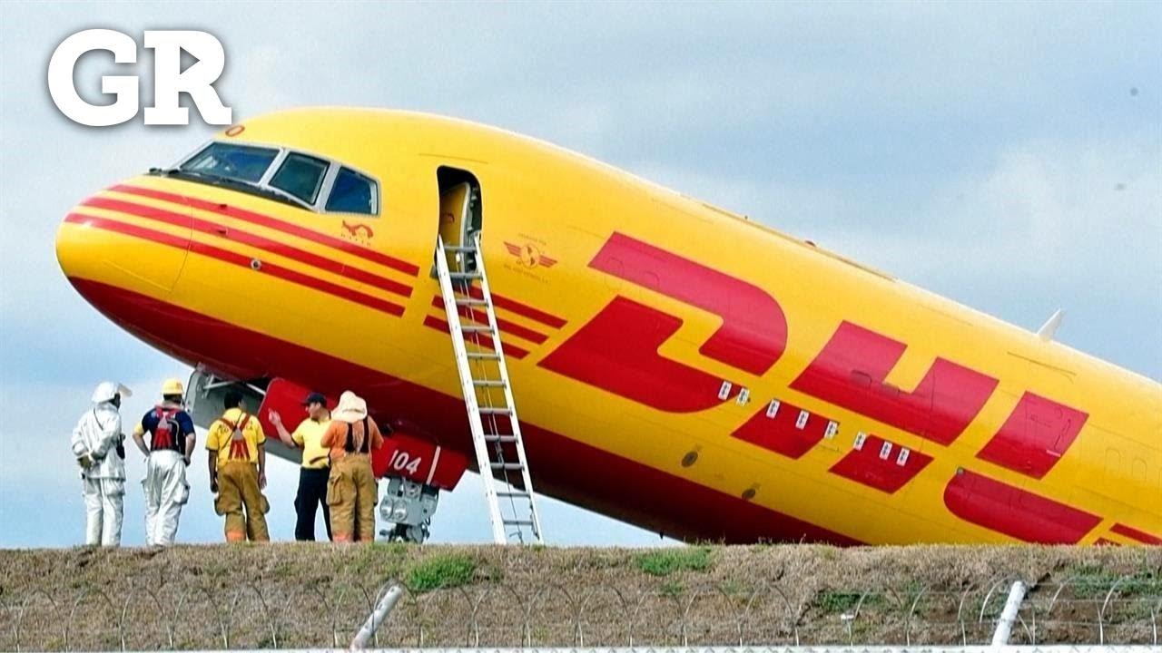 Avión de carga se parte en dos