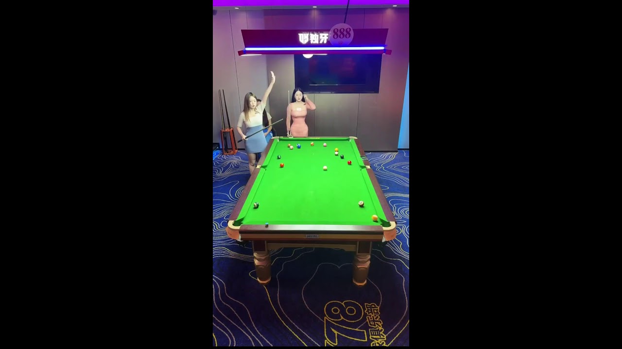 打台球