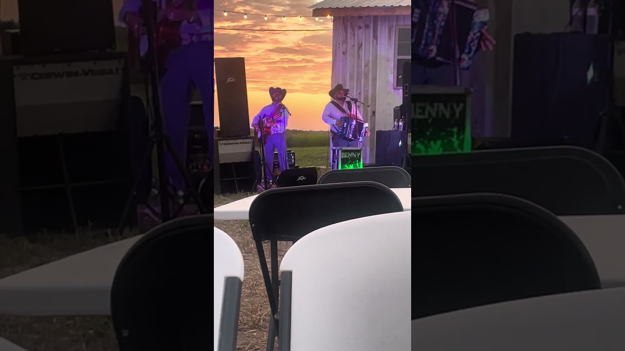 Benny y Carlos - Me Dan Celos y Tengo Una Novia 