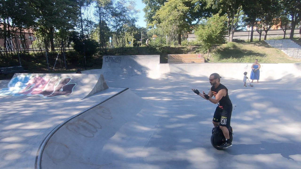 Skate Parks and Hill Climbing with François - [V10F and MSX 84v]