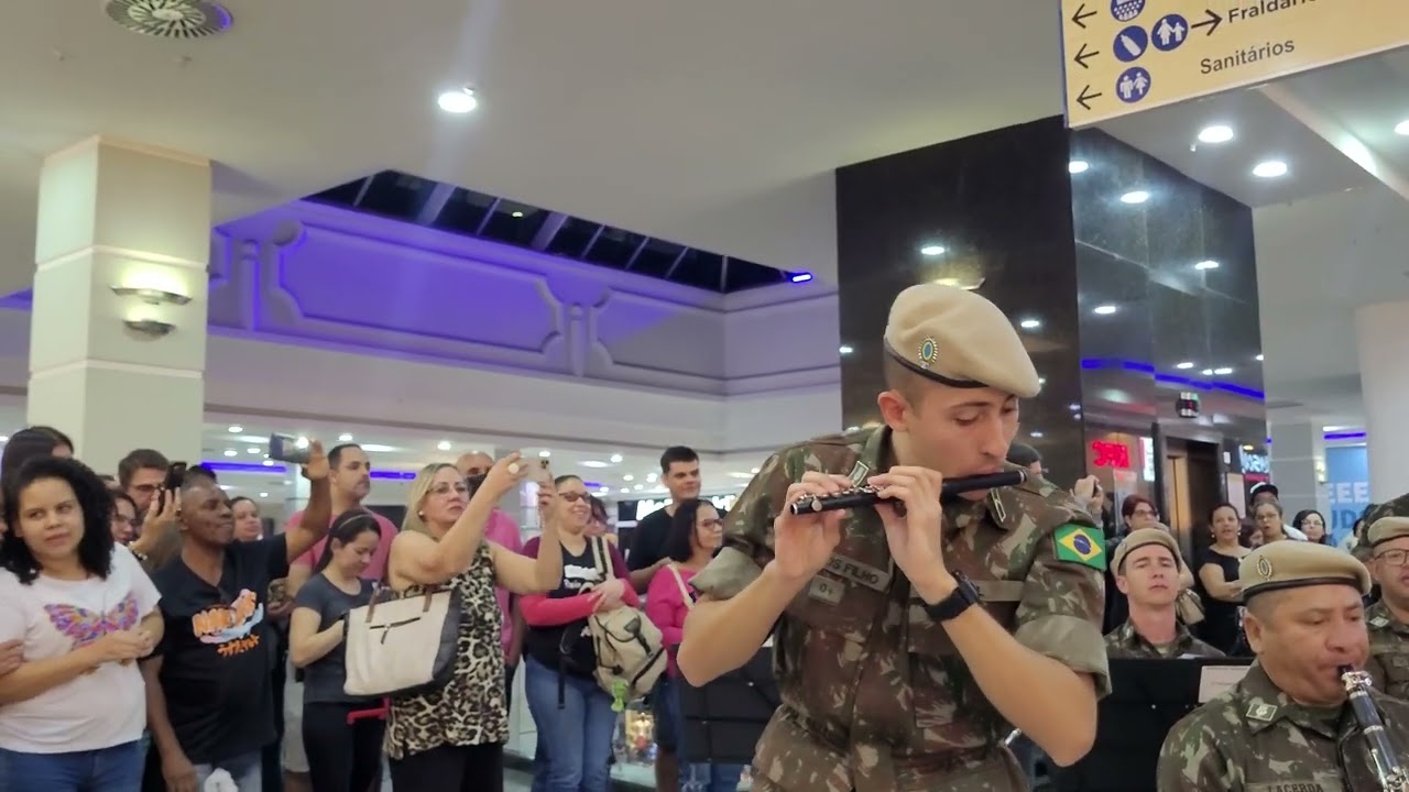 76 trombones!! Apresentação da banda do 2 Batalhão de Infantaria Leve.