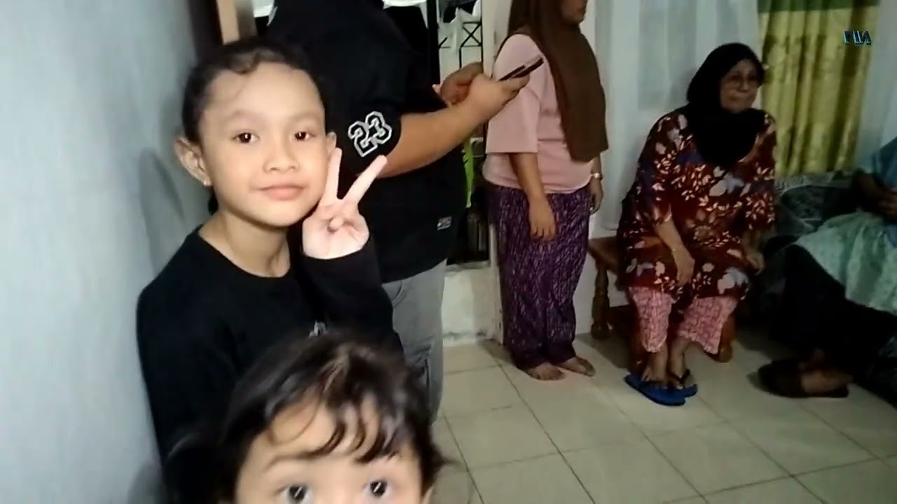 PERSANDINGAN SHARMILA DENGAN JAMIL 