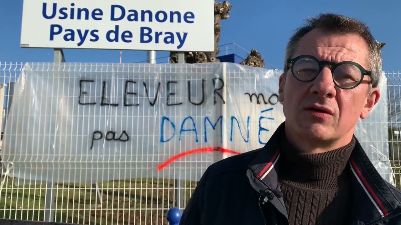 Manifestation des producteurs de lait devant Danone à Ferrières-en-Bray (76), le 24 janvier.