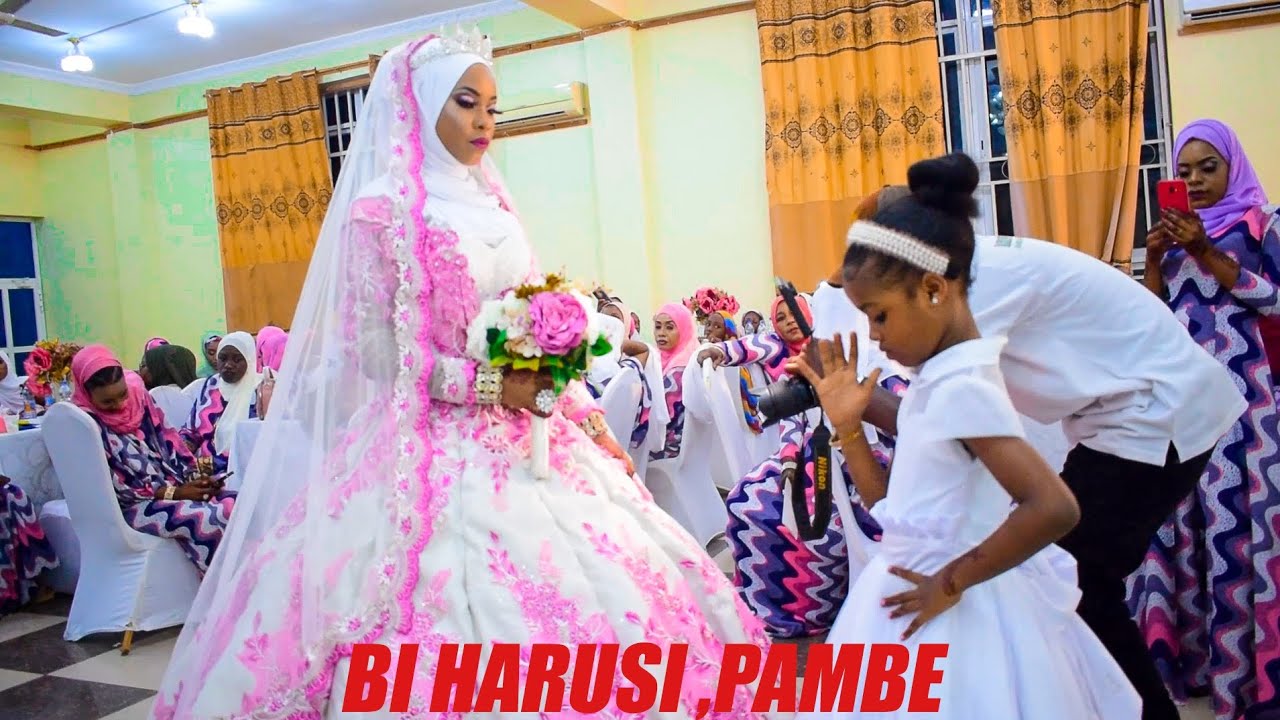 ALLY ,ISMAIL  APENDEZESHA HOLI   NA BI HARUSI ALIVOO DAMSHII ACHEZA KWA KUJIACHIA MAMBO NI PAMBE
