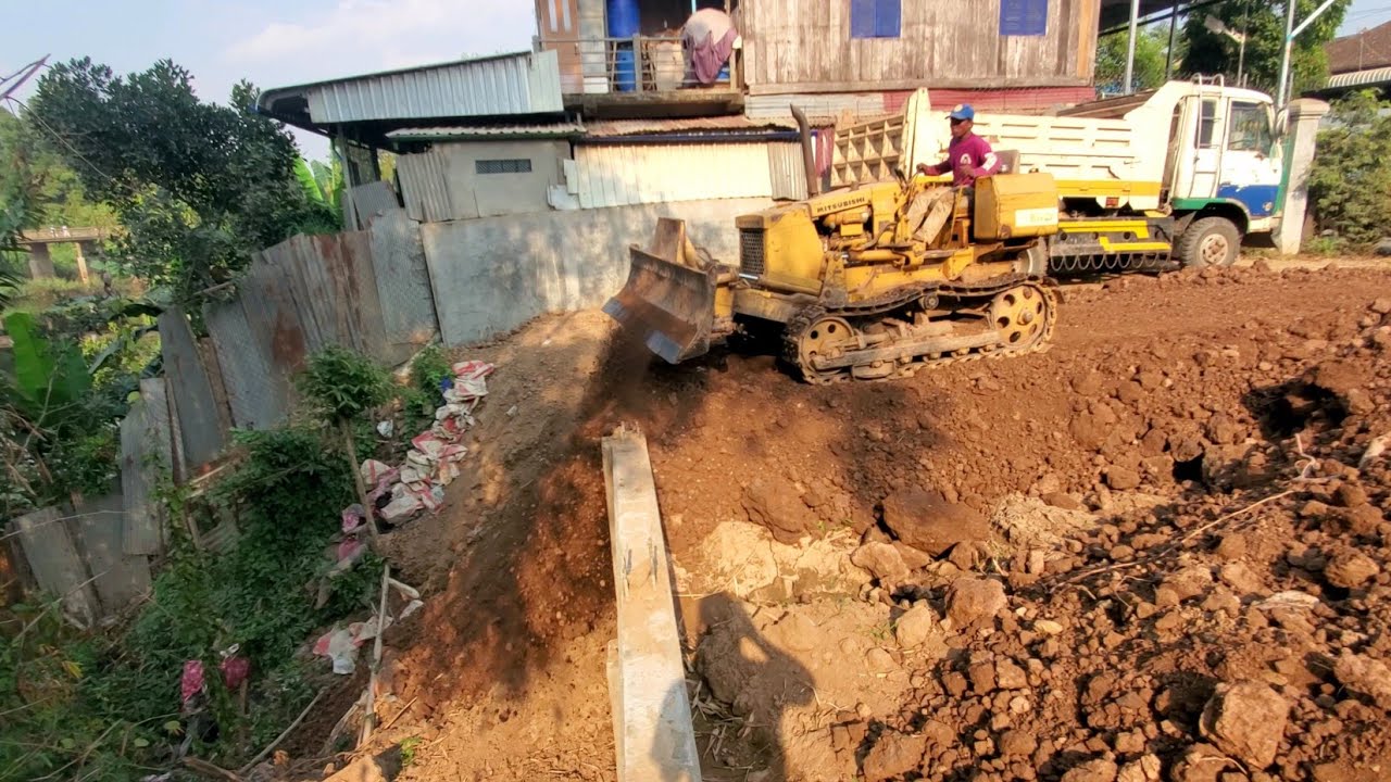 Start Opening New Project!!MITSUBISHI Bulldozer BD2F pushing Soil into Flooded areas 5Ton Trucks.