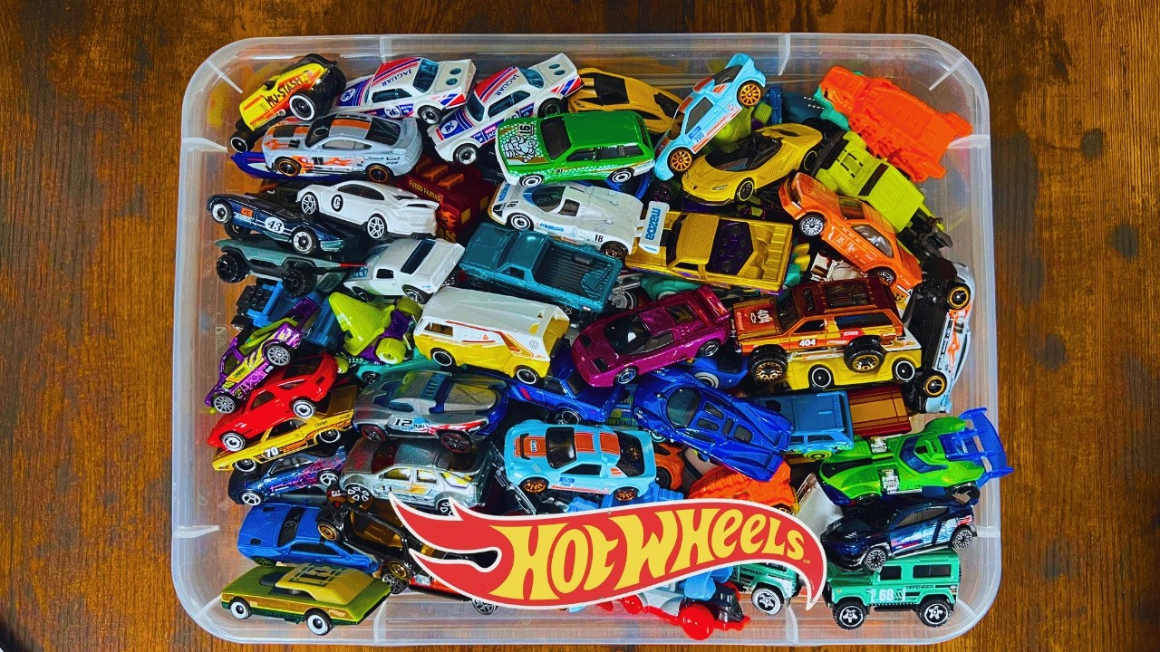 Прозрачная коробка, полная машинок Hot Wheels 🚗🔥