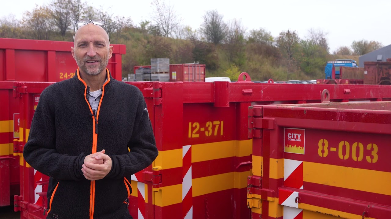 Hvordan fylder man en container med Affald