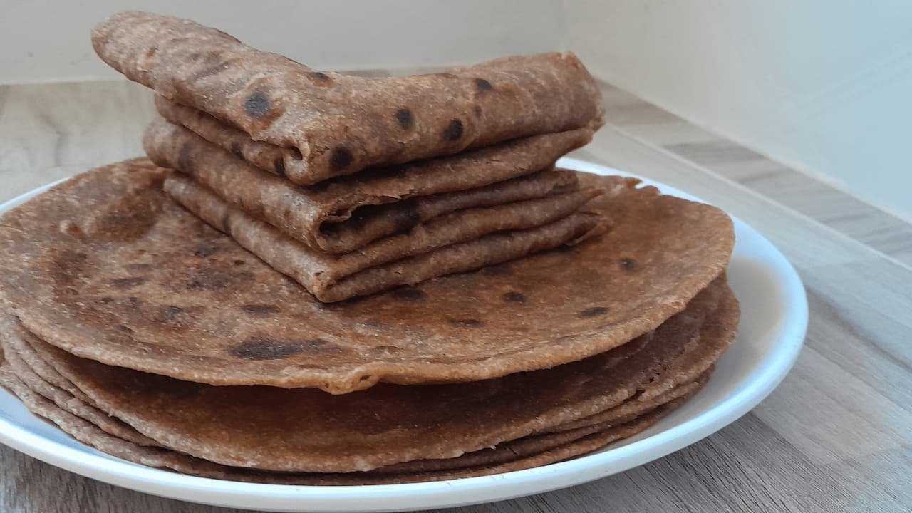 Soft Layered Carrot Chapati | How to cook Brown Carrot Chapati at home| Brown Carrot Chapati Recipe