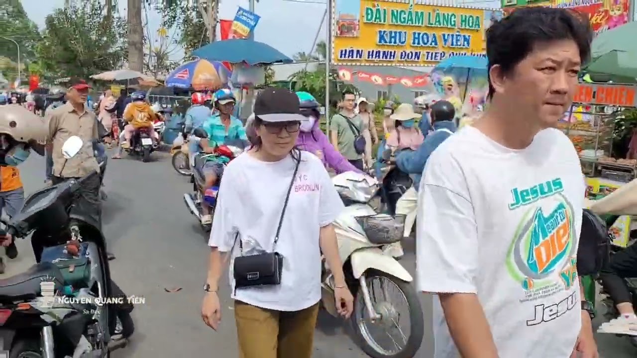 LÀNG HOA SA ĐÉC SÁNG CHỦ NHẬT NGÀY 1/1/2023 KHÁCH DU LỊCH ĐẾN RẤT ĐÔNG.