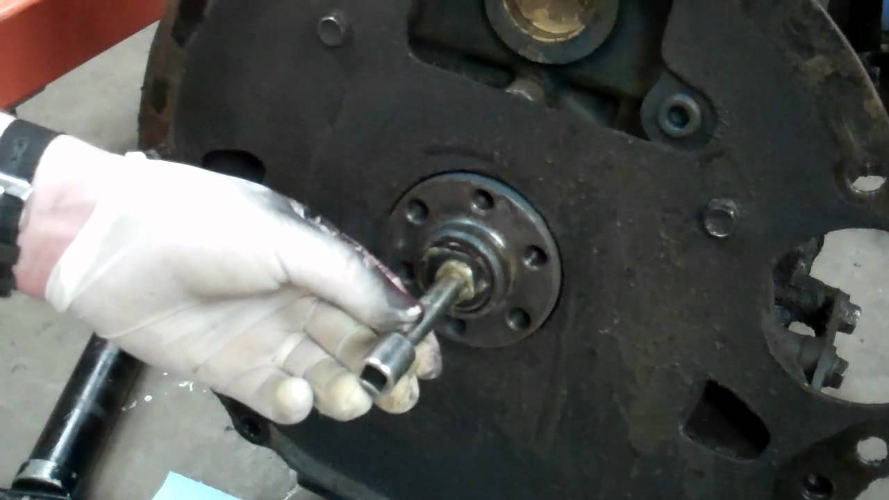 How to Remove a Clutch Pilot Bearing Toyota 20R 22R 22RE 22RET 1979-1995