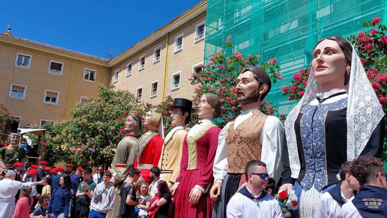Gigantada de fiestas de la Txantrea.