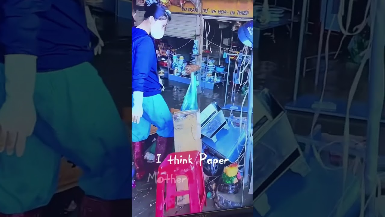những khoảnh khắc khó quên mà người dân đã trải qua trong những ngày vật lộn với thiên tai bão lũ 