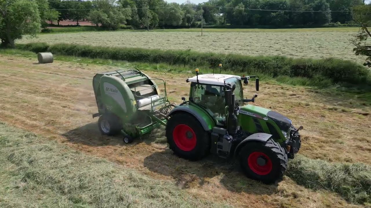 Round baling hay #fendtvario #mchale #masseyferguson