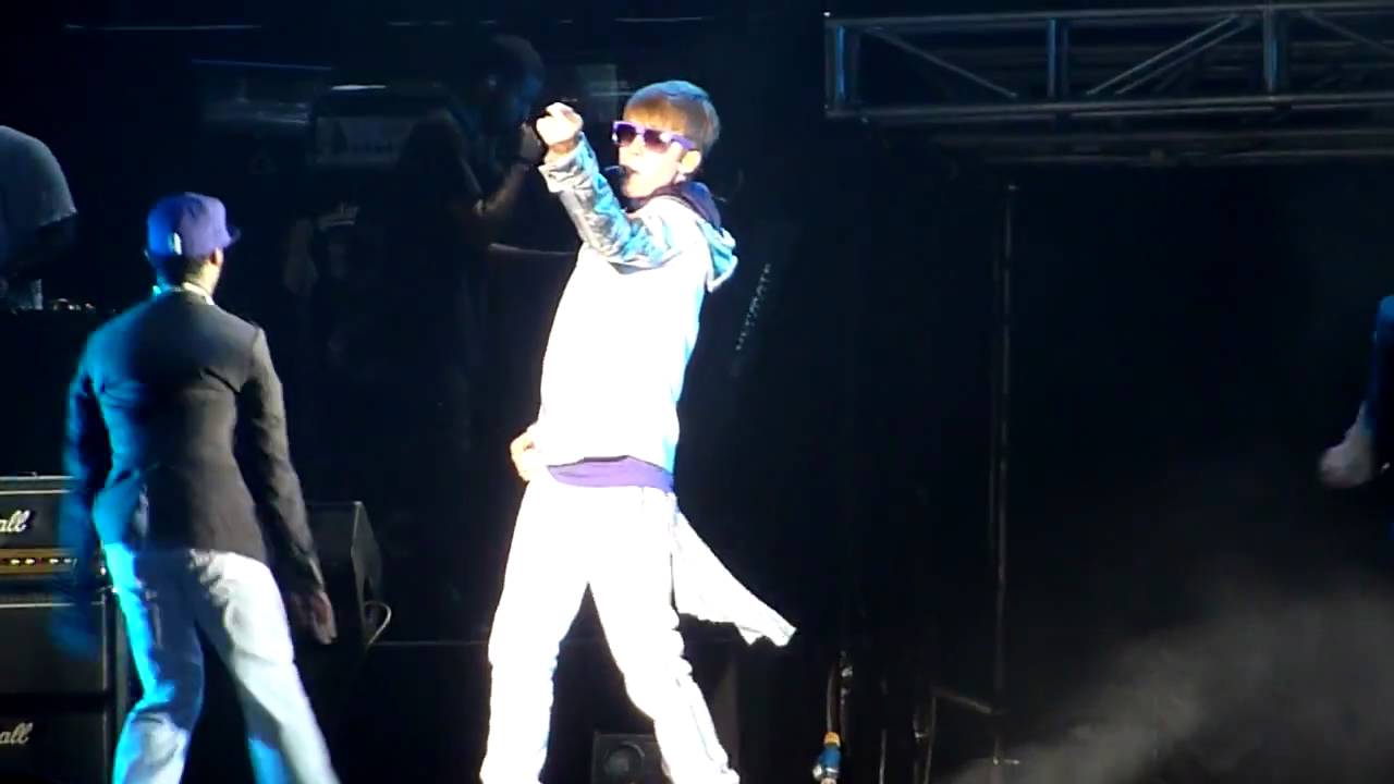 JUSTIN BIEBER IN MANILA (5.10.11) - LOVE ME (Opening act)