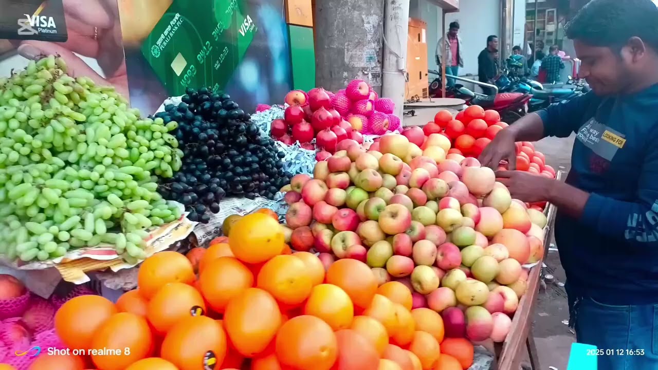 ফুটপাতে রাজা -৫#food আলাউদ্দিন ভাইয়ের- দোকানের তাজা# আপেল, আঙ্গুর, কমলা,.......
