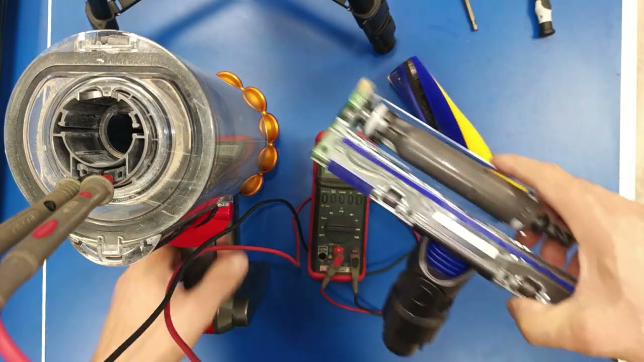 Пылесос Dyson v15s, ремонт, не вращается валик насадки Fluffy Optic