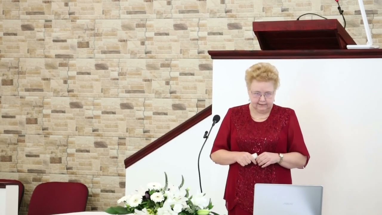 Hogyan keletkezett a világ? avagy Teremtés? Evolúció? című előadása a gyülekezeti napon.