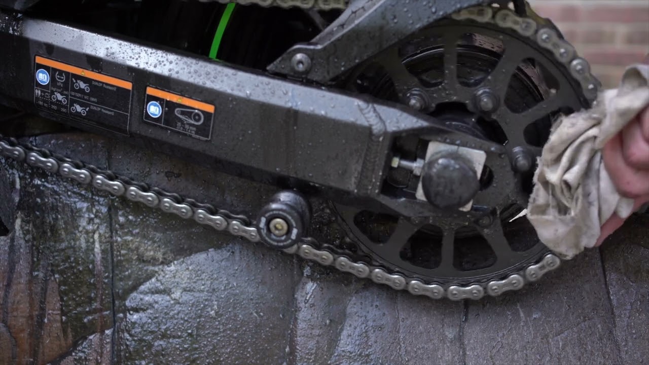 Motorcycle drive chain clean and lubrication on a Kawasaki Z900