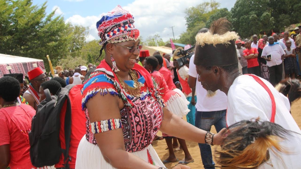 WATCH FORMER CS AISHA JUMWA DANCING KIUNO STYLE AT THE CHENDA CHENDA FESTIVAL IN KILIFI!