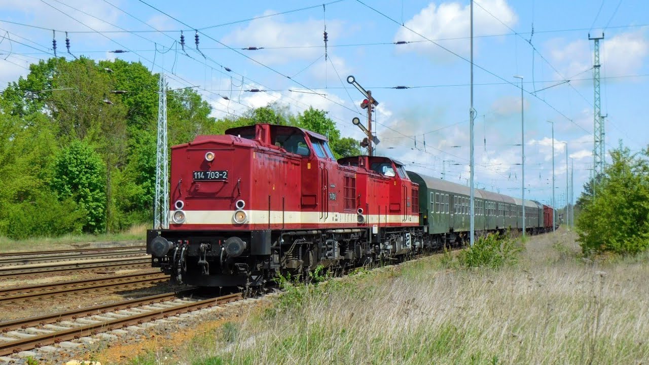 Doppel Ost V100 am Reichsbahnzug