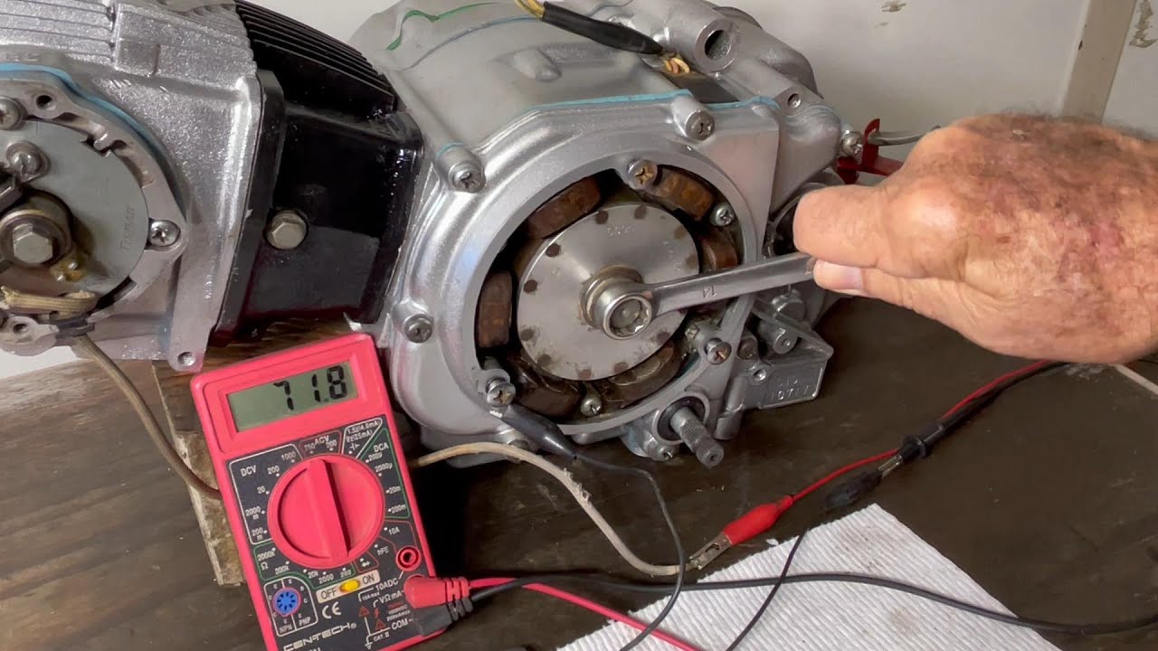 Part 11 of 20, Bringing the 1967 Honda CT90 Back to Life - Assembly - Engine - Top End
