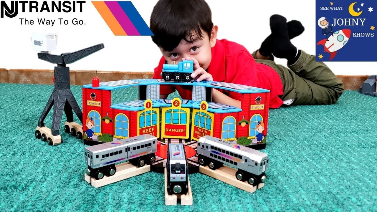 Johny Unboxes Munipals New Jersey Transit Trains With Train Sheds & Has A Train Race