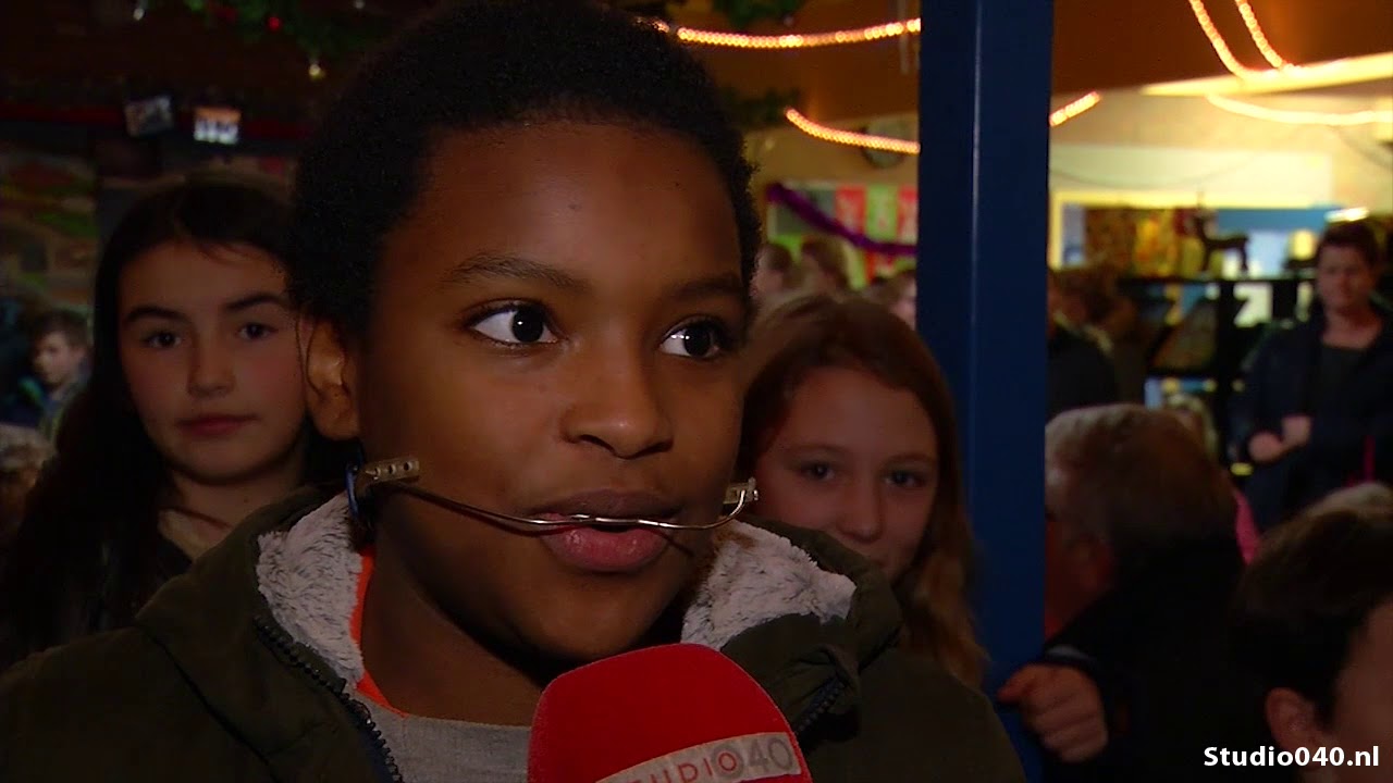 Leraren De Klapwiek bakken voor goede doel
