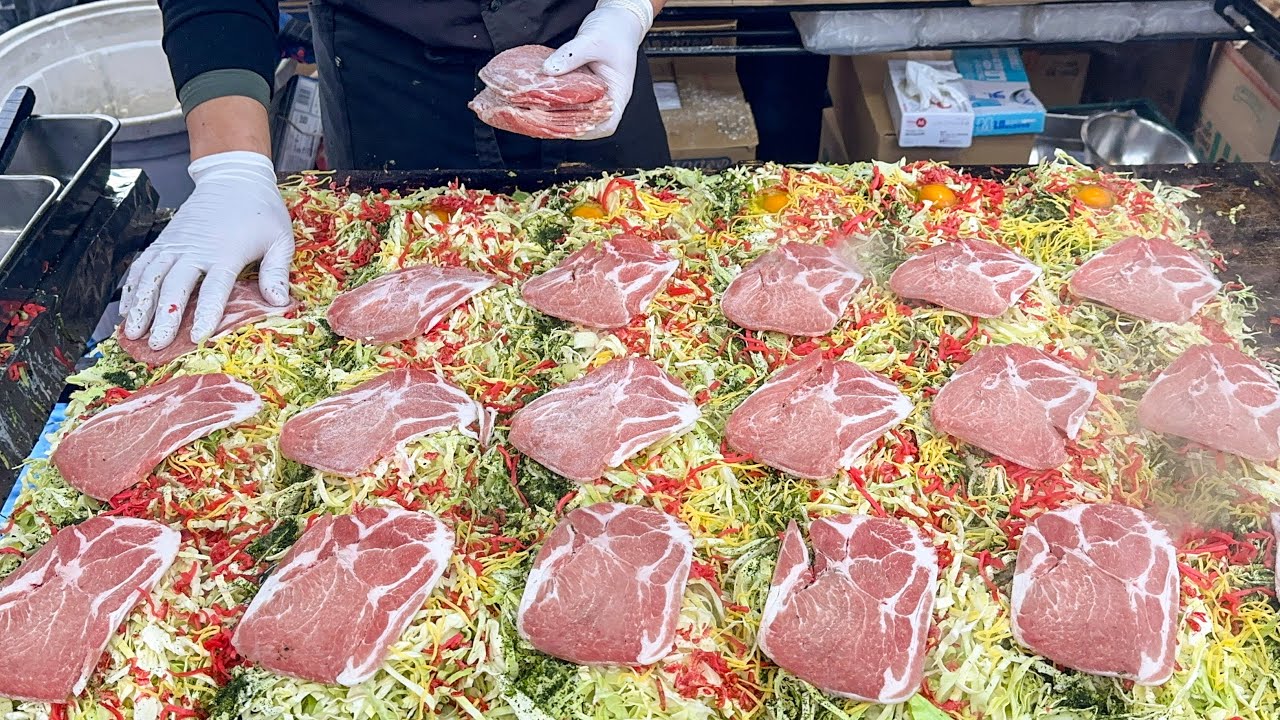 japanese street food - okonomiyaki  お好み焼き