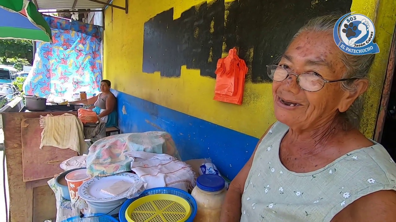 Comiendo las famosas pupusas de arroz y refresco de sebada | pata de chucho