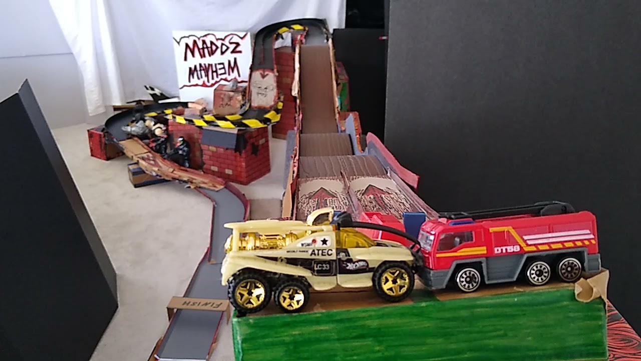 Hot Wheels Track/3 Axle Race,Hot Wheels vs Dickie Toys