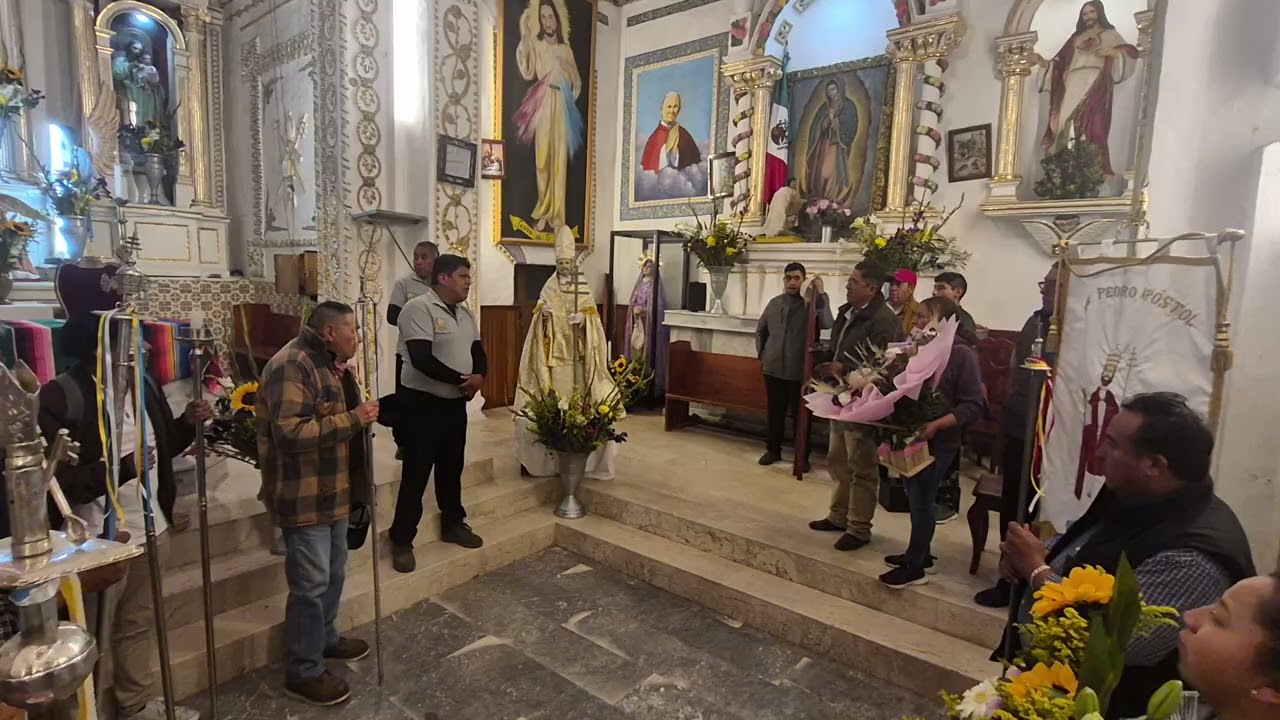 Llegada a Iglesia de San Pedro y entrega de Imagen a porteros 