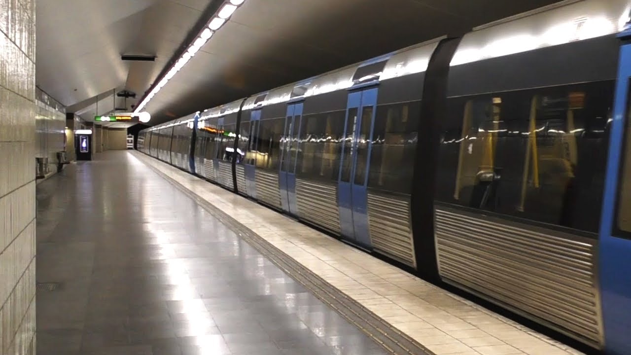 Midsommarkransen tunnelbanestation