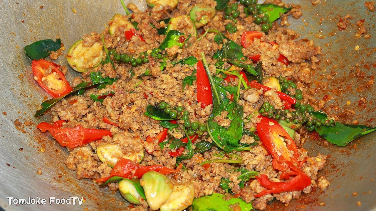 ผัดเผ็ดไก่สับ (โครงไก่) อร่อยเด็ดเคี้ยวกรุบๆ Stir Fried Chicken
