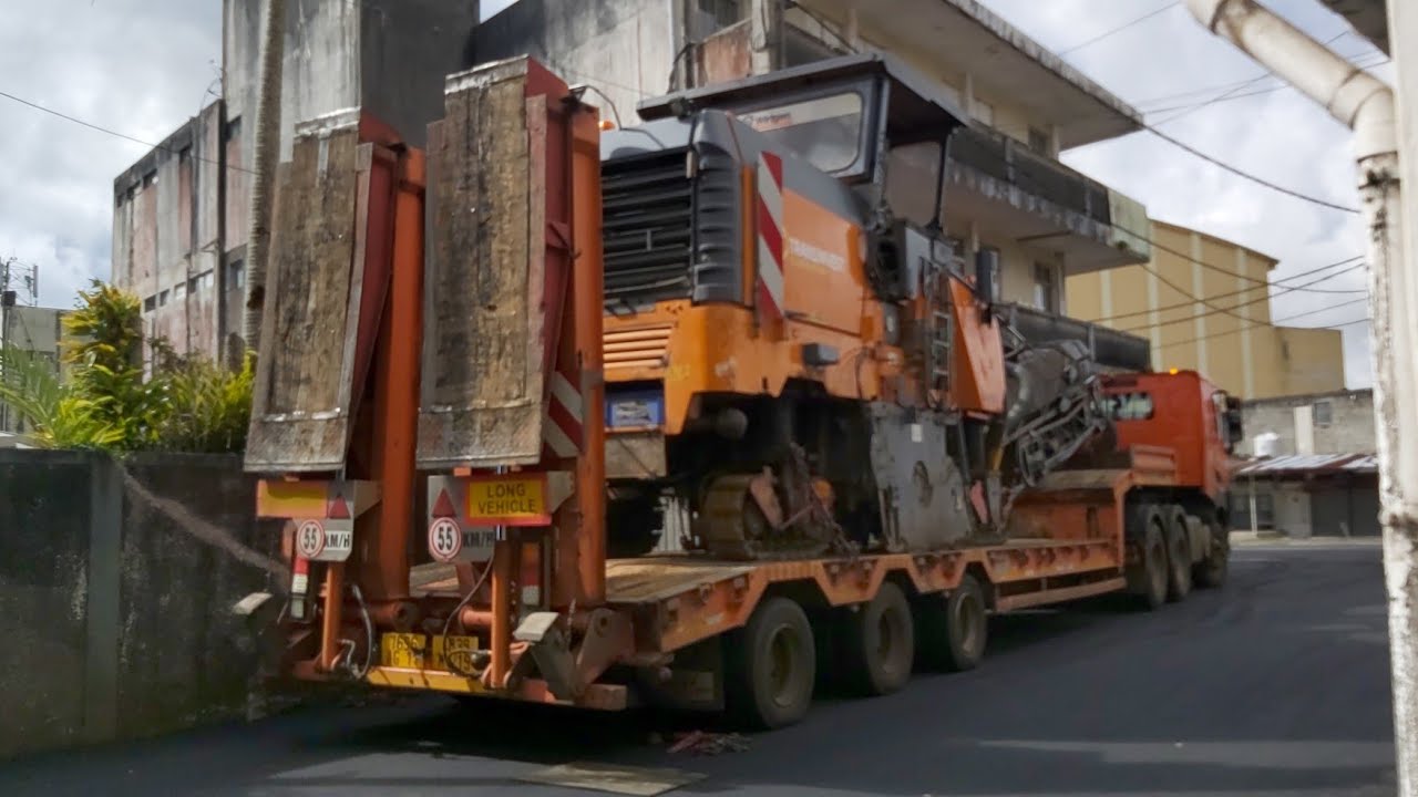 Loading Wirtgen W150i on 3 axle low-bed at Angrais Martial in Mauritius