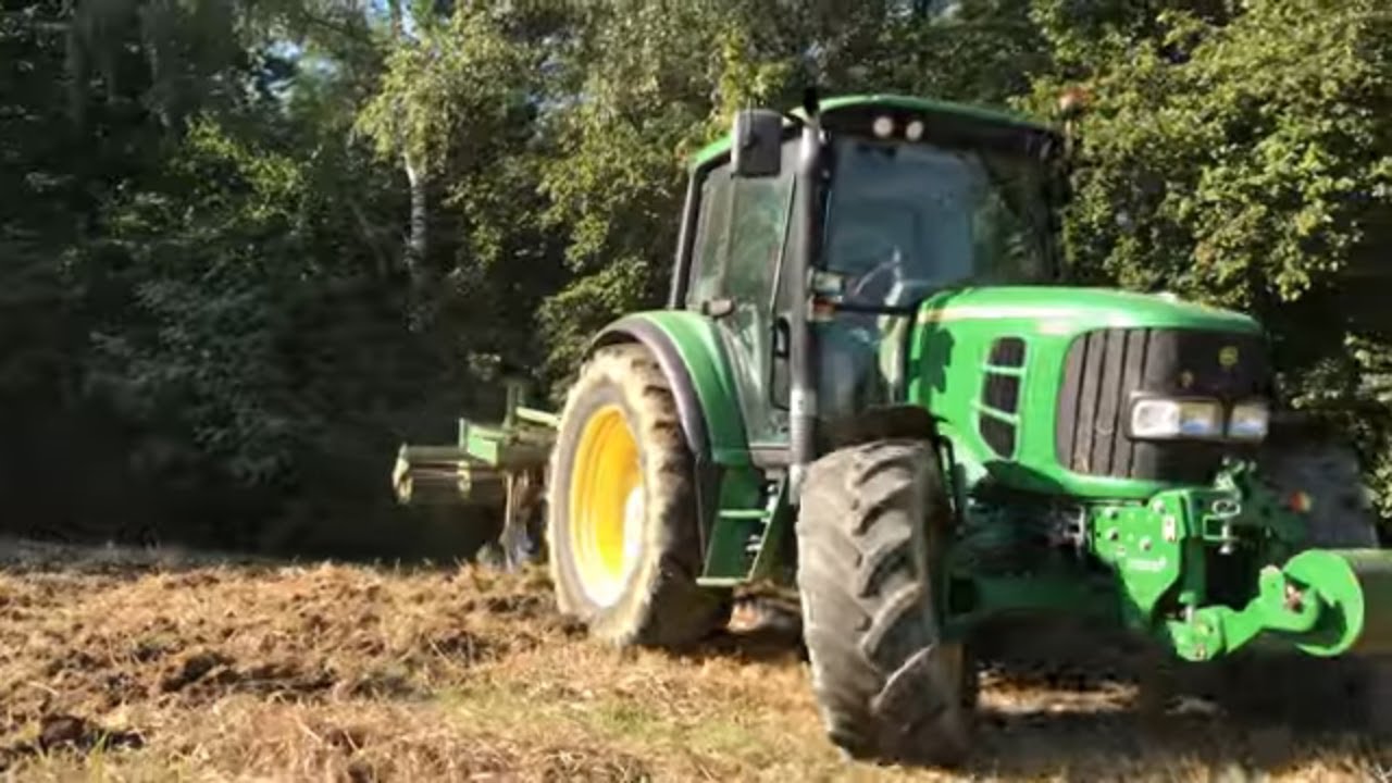 Slovenia - Deep cultivating (ripping) with John Deere 6330