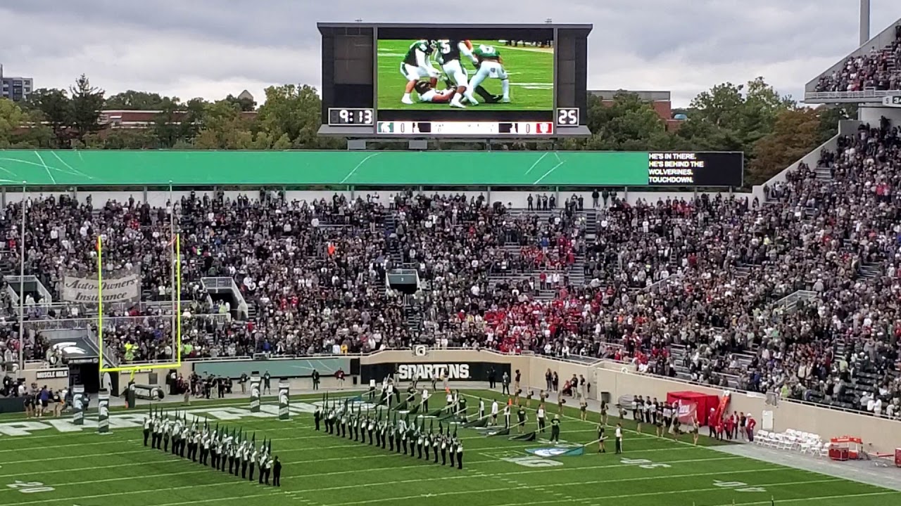 Sparty and MSU football entrance homecoming 2019